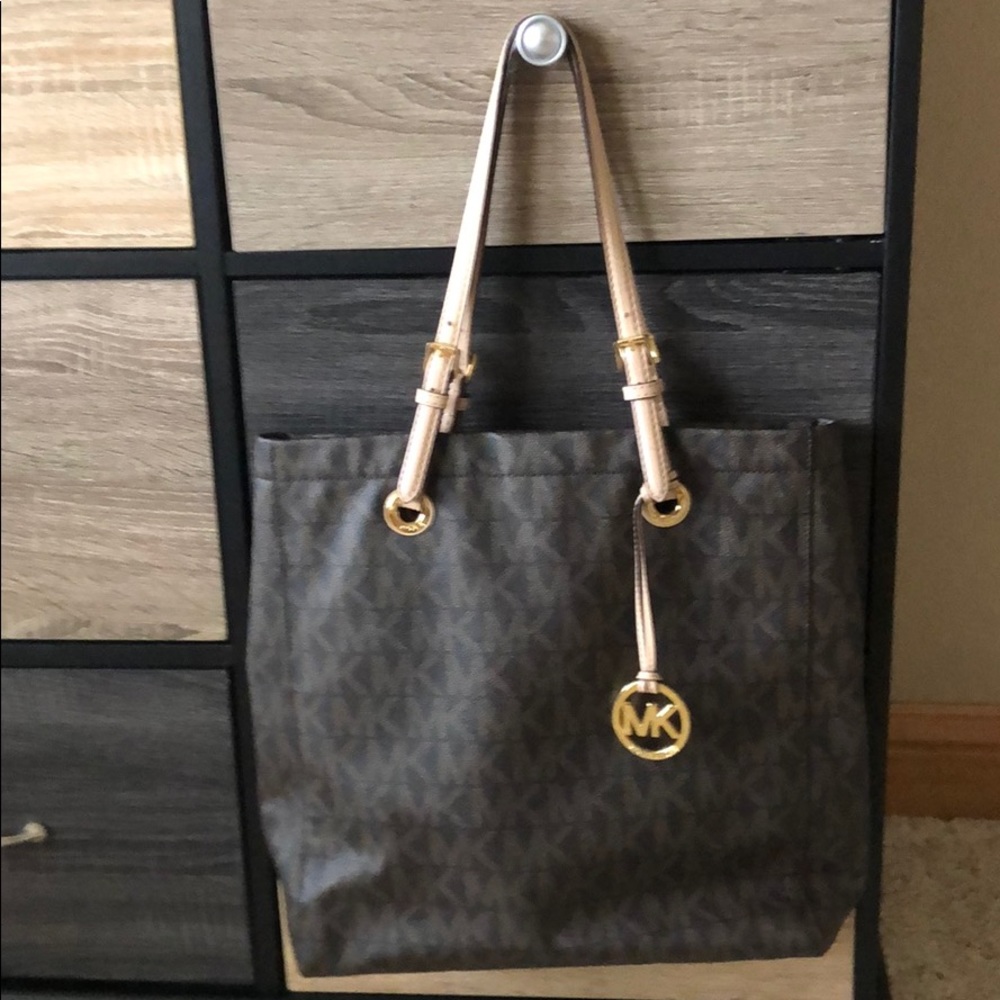 Michael Kors authentic shoulder bag